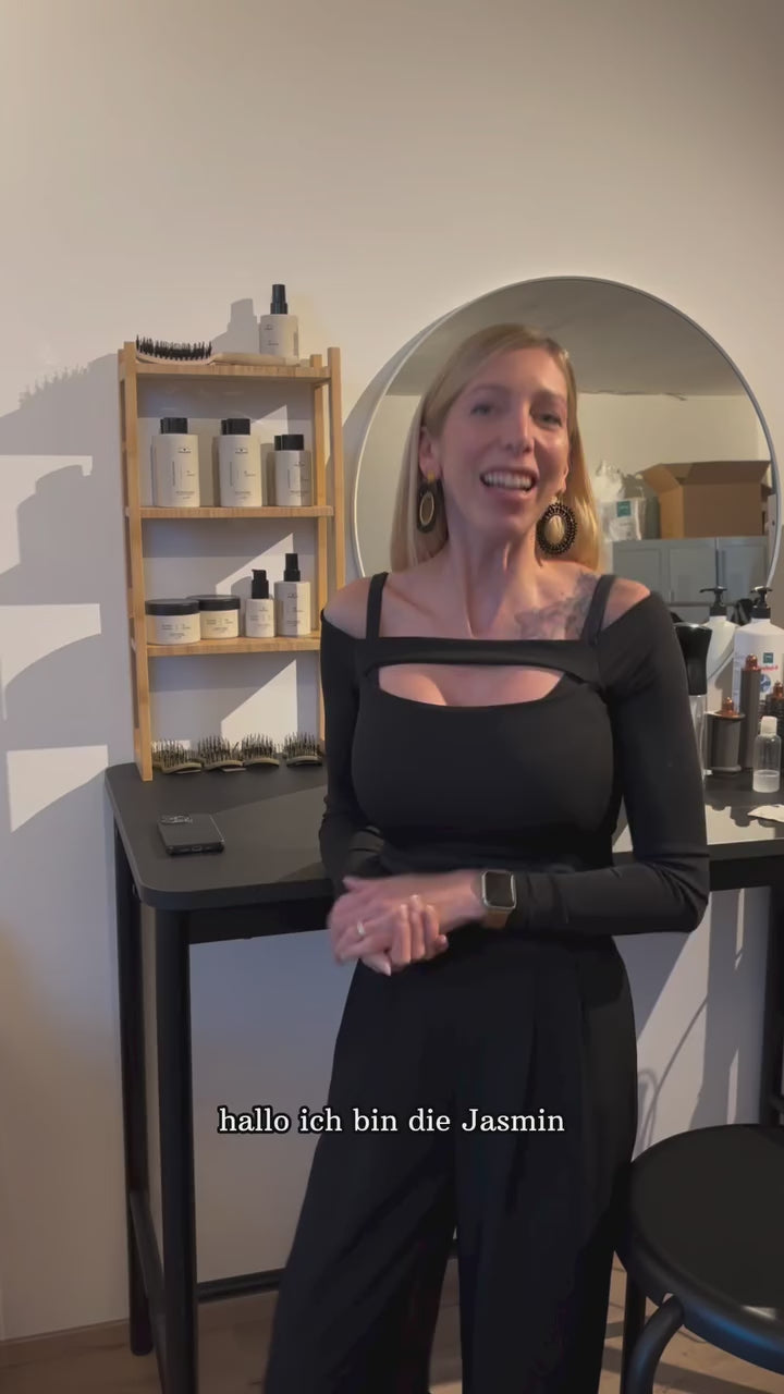 Video laden: &lt;h2&gt;Willkommen in der chaarmant Partnerwelt&lt;br/&gt;&lt;/h2&gt;&lt;p&gt;&lt;br/&gt;Einblick aus der Praxis: Unsere Partnerinnen erzählen, warum sie mit chaarmant arbeiten.&lt;/p&gt;